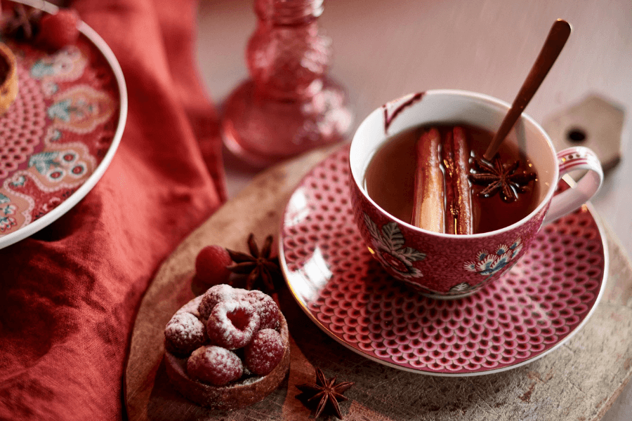 W czym elegancko podawać herbatę do stołu?