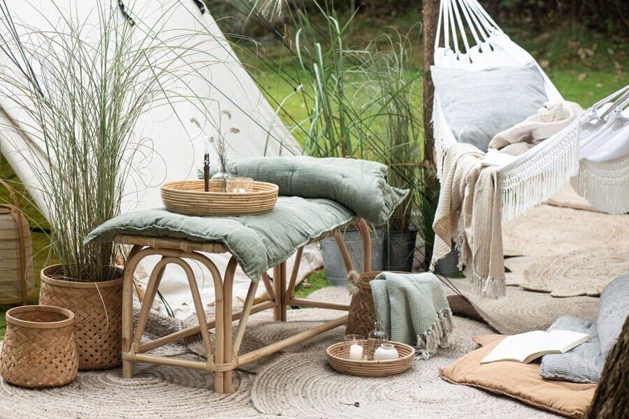 Balkon w stylu boho. Dekoracje i dodatki