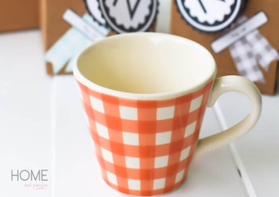 Czerwona porcelana angielska