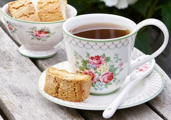 filiżanka ze spodkiem