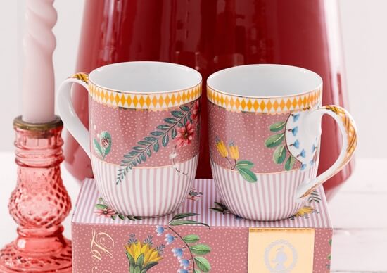 eleganckie czerwone kubki na prezent