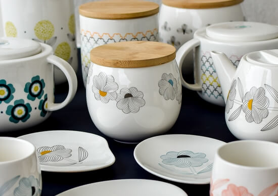 kolekcja pojemników do przechowywania