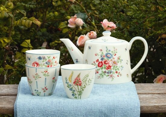 porcelana z motywem kwiatowym