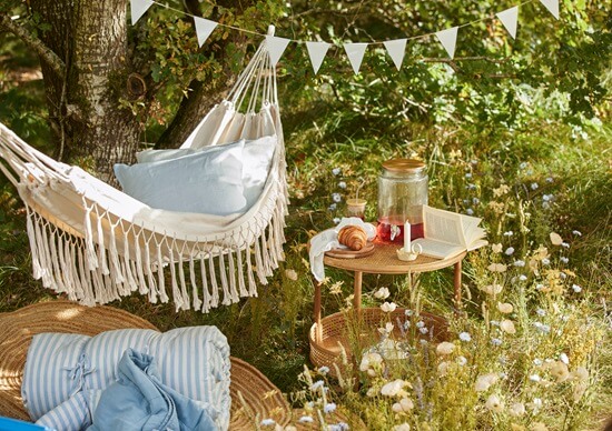 Pięknie ozdobiony stół