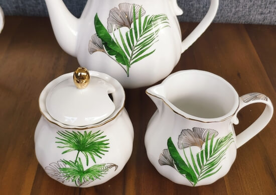 zestaw z dzbanuszkiem i cukiernicą